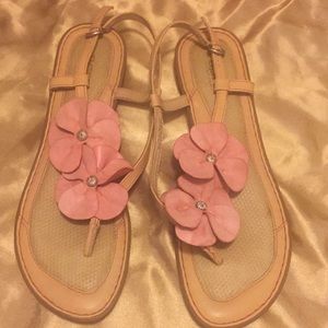 Born sandals very cute and comfortable